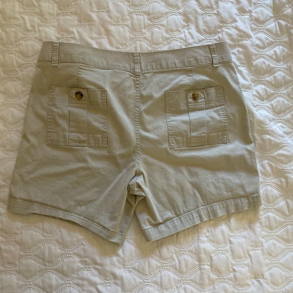 Dockers Ideal Bermuda light Khaki Size 10 w/stretch - Picture 2 of 7